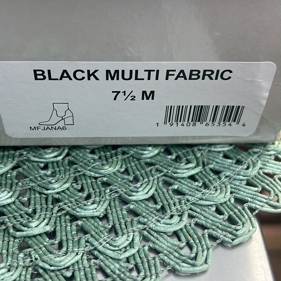 NWT Marc Fisher Newbia Black Floral Brocade size 7.5 booties - Picture 10 of 11